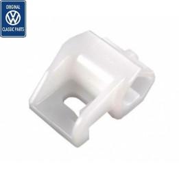 Attache simple pour canalisation rigide de frein