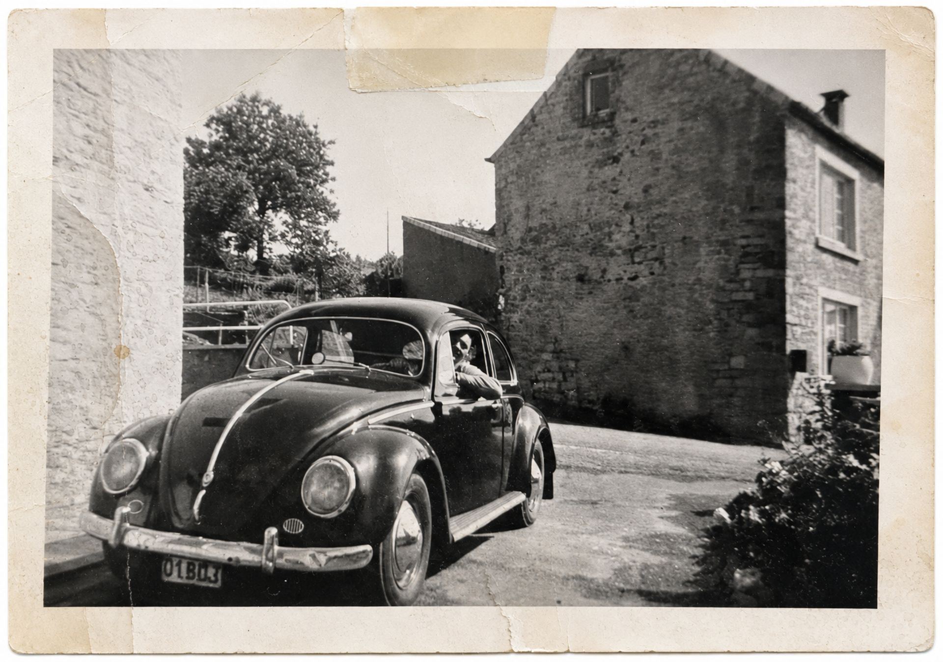 Volkswagen dans un quartier résidentiel, années 1950